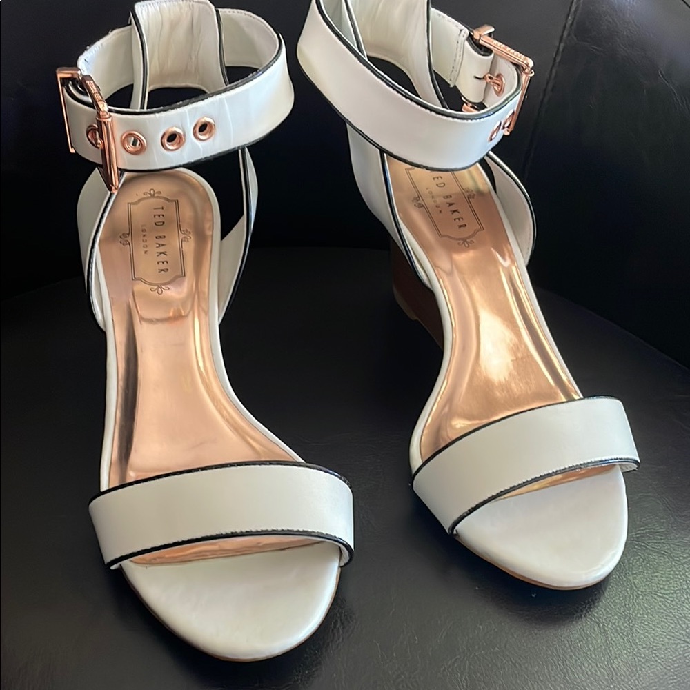 Ted Baker White and Gold Heels Size 39 (Fit a size 8)